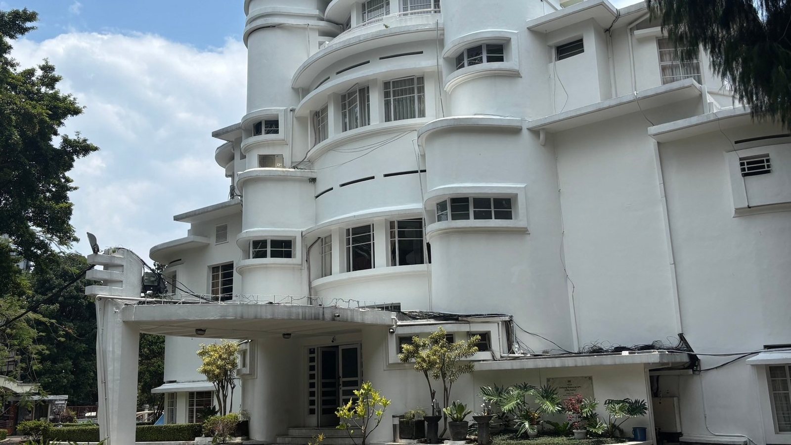 Villa Isola, the Art Deco landmark of the UPI campus